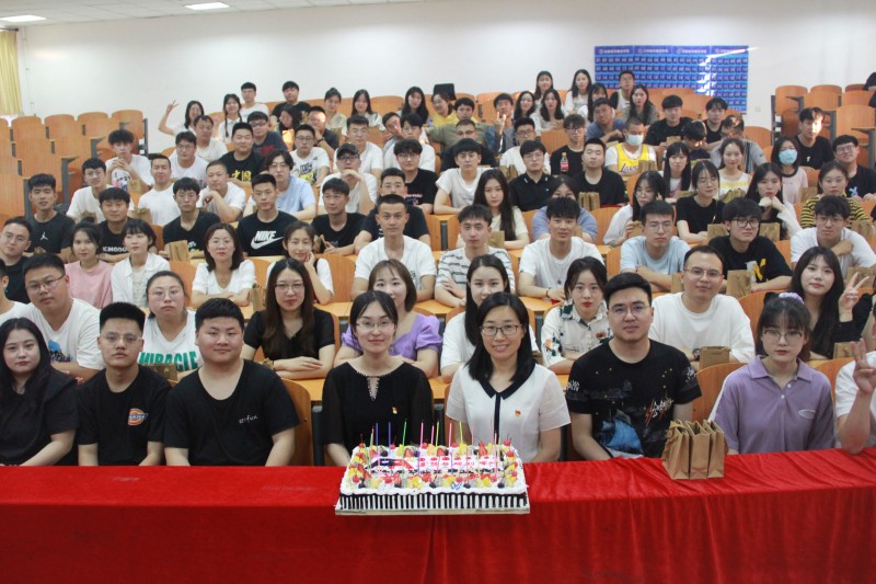 太阳集团tyc234cc召开“献礼建党百年，逐梦扬帆起航”主题班会-3