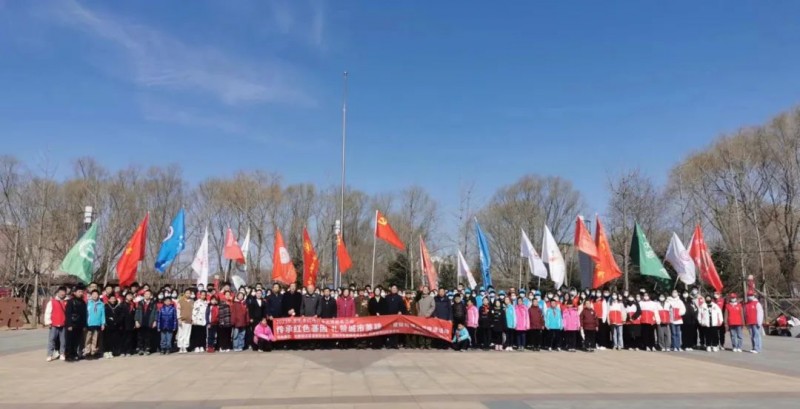 太阳集团tyc234cc学生参与“传承红色基因礼赞城市英雄——雷锋精神”主题活动2